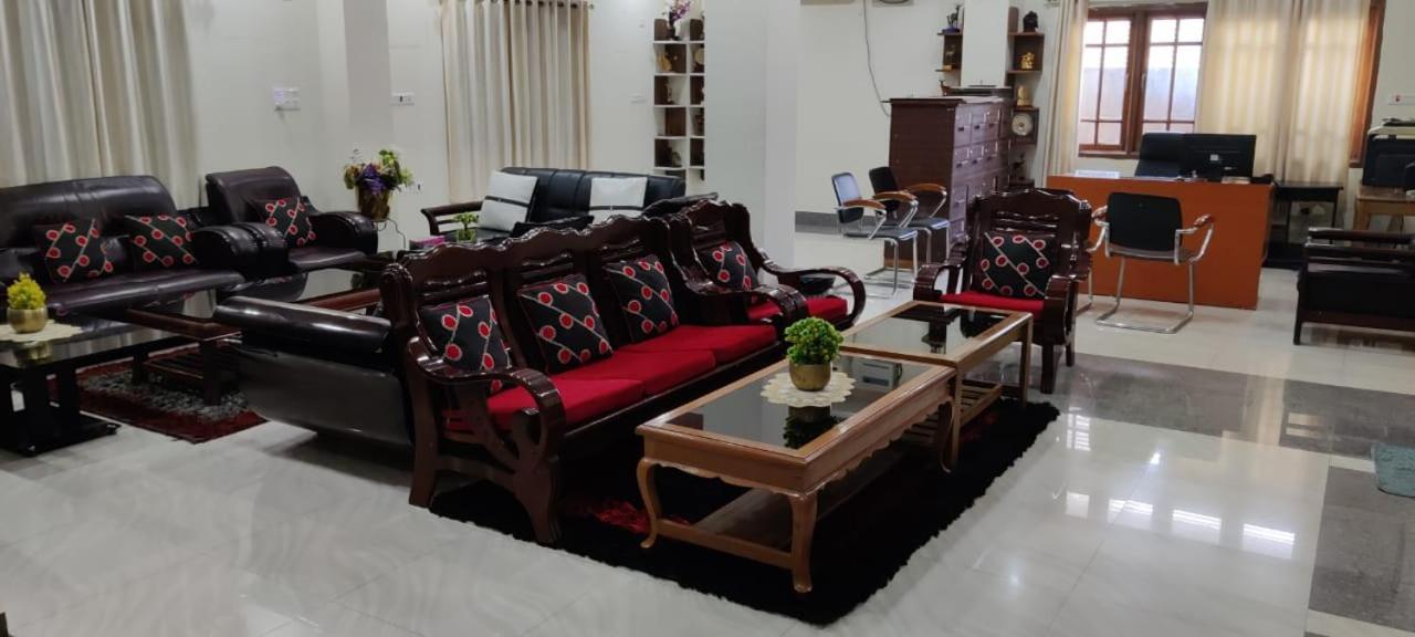 Iranyai Homestay Imphal Zewnętrze zdjęcie