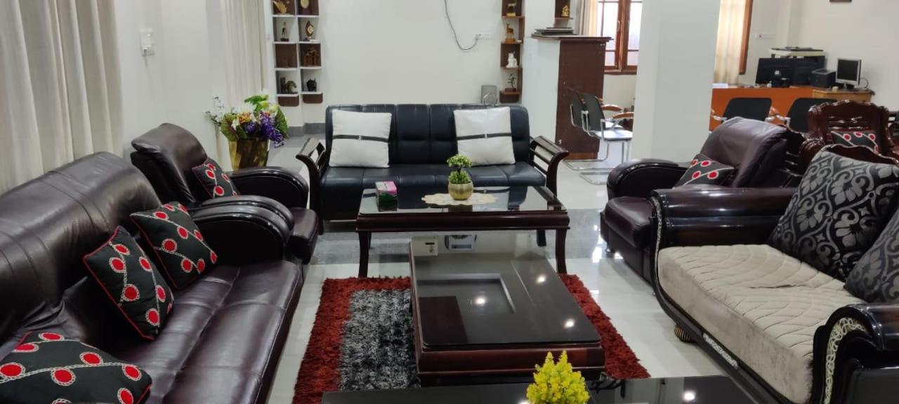 Iranyai Homestay Imphal Zewnętrze zdjęcie