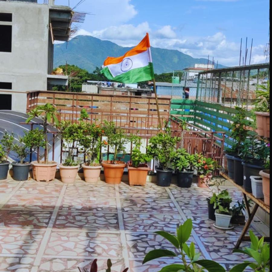 Iranyai Homestay Imphal Zewnętrze zdjęcie